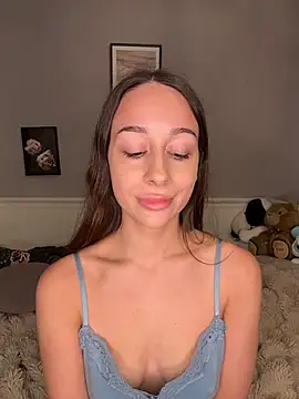 Webcam Model (ChiaraSommer)  is live.Free join now!