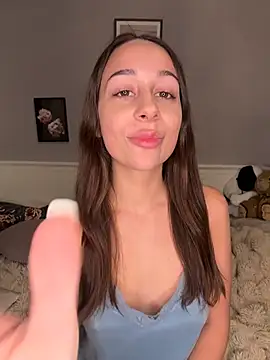 Webcam Model (ChiaraSommer)  is live.Free join now!