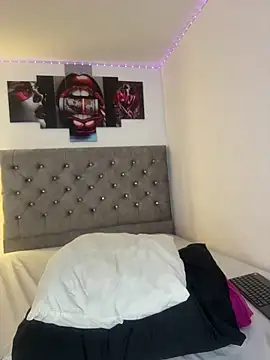 Webcam Model (Pamela23x)  is live.Free join now!