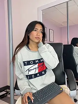 Webcam Model (Cataleyaa23) is live