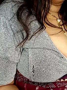 Webcam Model (Aarna111) is live