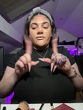 Webcam Model (MinaKhalina) is live