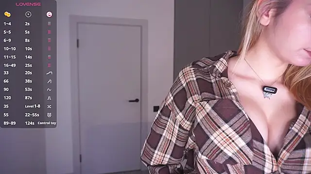 BrynnHolverson live cam profile