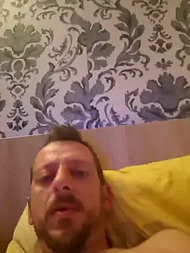 raducori - Raducori's free webcam - UK Sex Cams