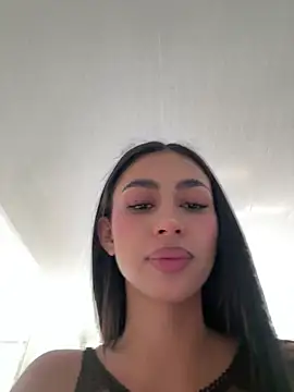 Webcam Model (maddy_bronw_)  is live.Free join now!