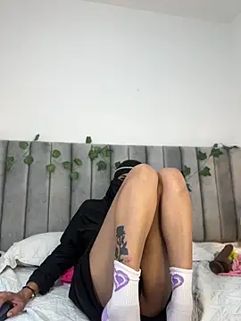 Webcam Model (aminaa_) is live