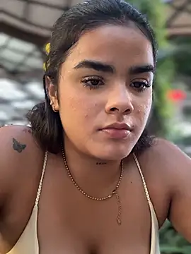 kaily_sweet16 (F teen) - Playing in the mall I show my nipples