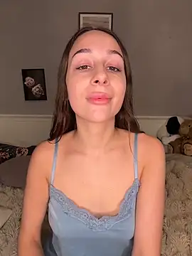 Webcam Model (ChiaraSommer)  is live.Free join now!