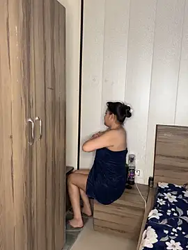 Webcam Model (Rosy_BabyDoll)  is live.Free join now!