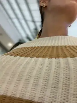 samantha_bigboobs (F milf) - Wet my pussy in the mall#pvt