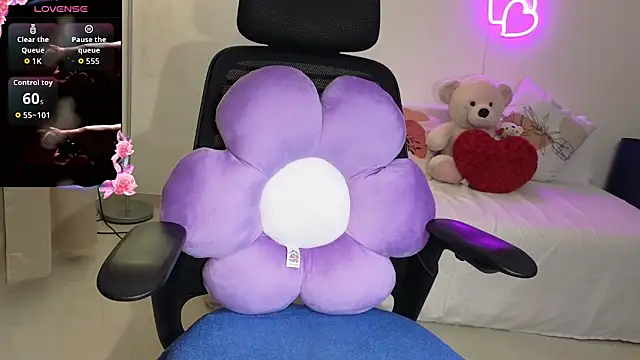 miss_myra (Ask my age) - pillow ride