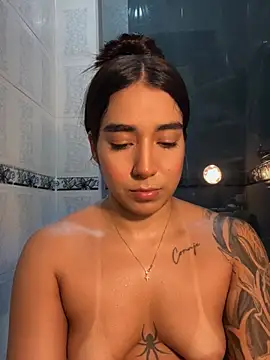 Webcam Model (KaditaNavarro)  is live.Free join now!