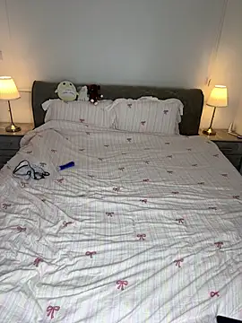 Webcam Model (leiawifey)  is live.Free join now!