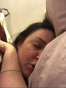 Webcam Model (Blanche-neige1)  is live.Free join now!