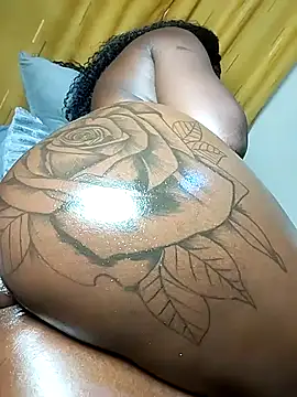 hugemassivebootie - Hugemassivebootie's free webcam - UK Sex Cams