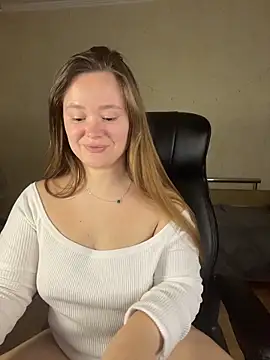 Webcam Model (CaramelleSugarr) is live