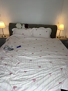 Webcam Model (leiawifey)  is live.Free join now!