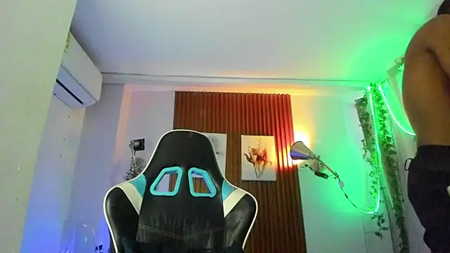 darwin_mayo - Darwin_mayo's free webcam - UK Sex Cams