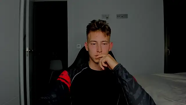 find0m_master - Find0m_master's free webcam - UK Sex Cams