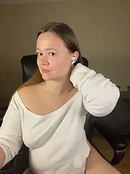 Webcam Model (CaramelleSugarr) is live