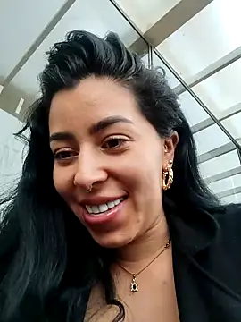 luianna - Luianna's free webcam - UK Sex Cams