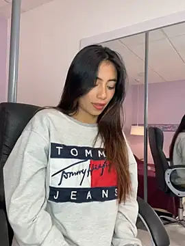 Webcam Model (Cataleyaa23) is live