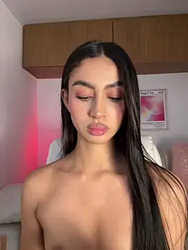 Webcam Model (maddy_bronw_) is live