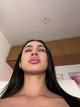 Webcam Model (maddy_bronw_)  is live.Free join now!