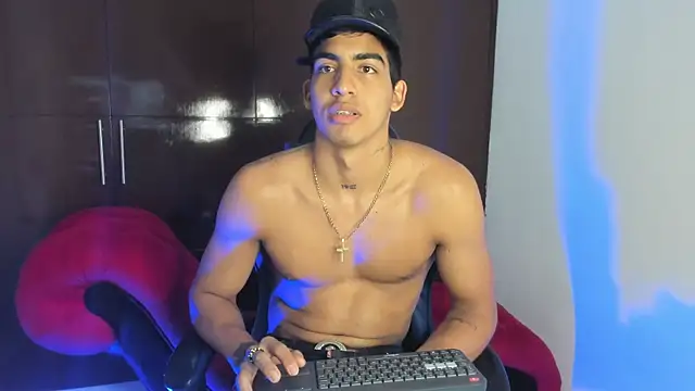 Milo_LatinBoy live sex cam