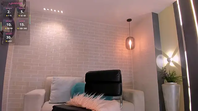 MilaLawrence live cam profile