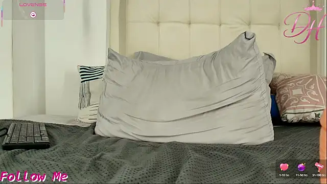 Daphne_Hills live sex cam