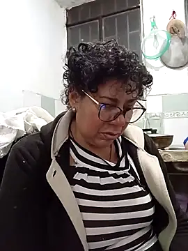 pupi-lanegra - Pupi-Lanegra's free webcam - UK Sex Cams