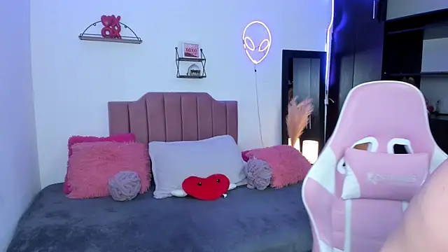 nina_curves - Nina_curves's free webcam - UK Sex Cams