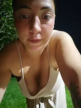 vickyhoult (F young) - Spit boobies