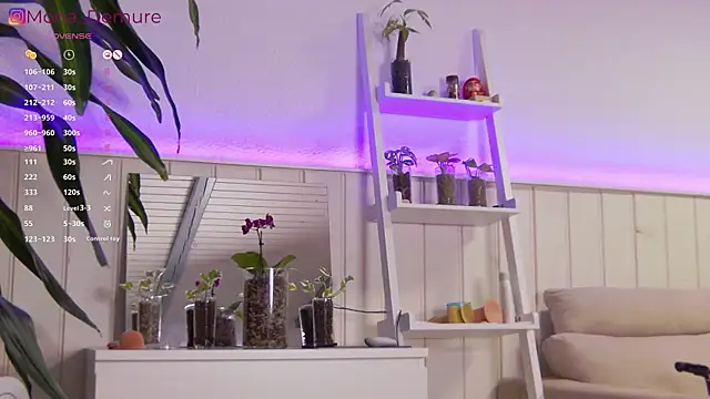 Mona Demure (MonaDemure)