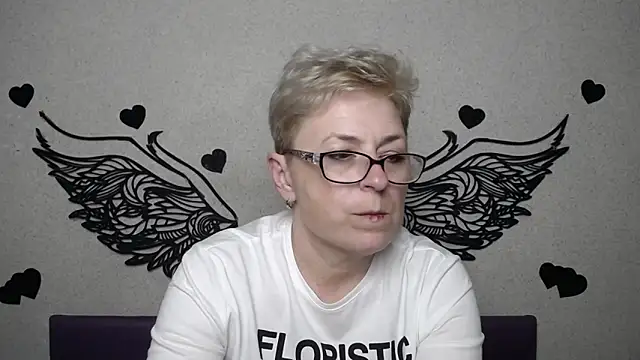 EmiliaGree live sex cam