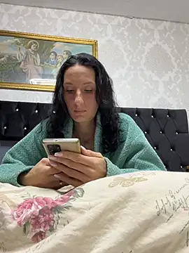 Webcam Model (Emi_RoseMaus)  is live.Free join now!