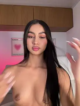 Webcam Model (maddy_bronw_)  is live.Free join now!