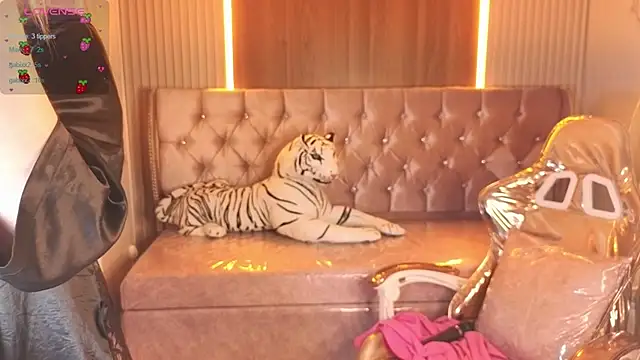 Kitty_fox_b live sex cam