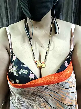 Webcam Model (bhuvana_555)  is live.Free join now!