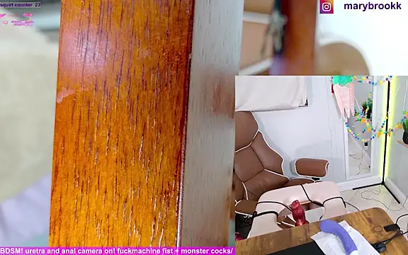 MaryBrook1's live cam