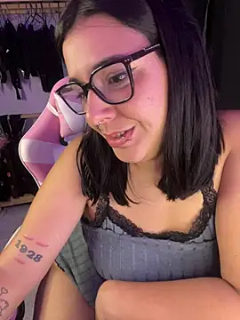 Webcam Model (agoosvokk) is live