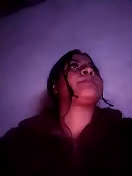 Giselabrunette25 live cam profile