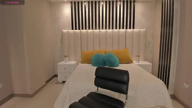 SunnyRivers live sex cam