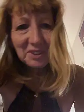 Webcam Model (MatureKim) is live