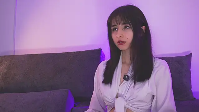 angelinepossy (F teen) - 4 fingers in my pussy