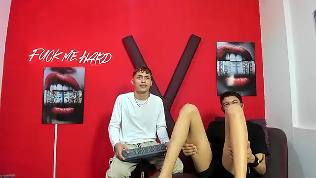 VERY_HOT_GUYS webcam