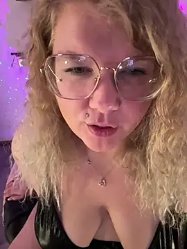 CurvyAnonymousGirl89