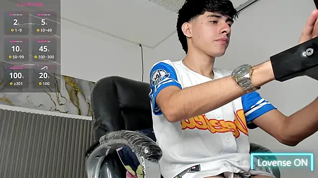 Dyla_n18 live sex cam