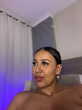 Webcam Model (MiilaBlake) is live